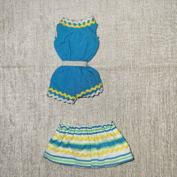 Vintage 1970s Skipper Doll with Outfits - Picture 5 of 7